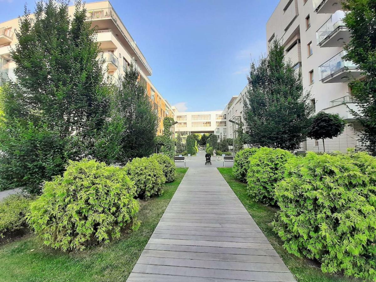 Airport Residence Amber Варшава Экстерьер фото